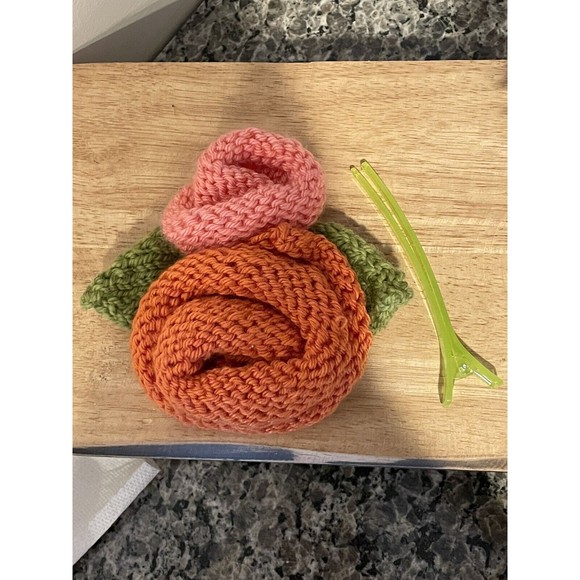 Crochet Floral Clip Handmade - Picture 4 of 4